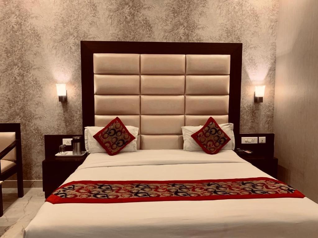 Hotel Shri Ram ニューデリー エクステリア 写真
