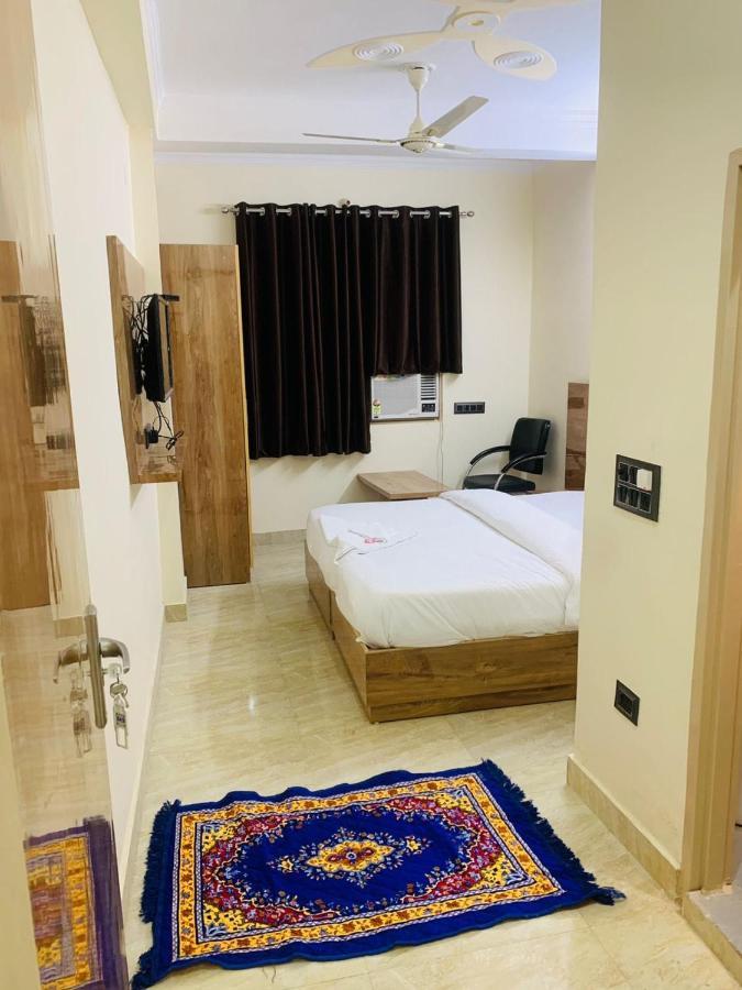 Hotel Shri Ram ニューデリー エクステリア 写真